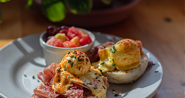 Eggs benedict